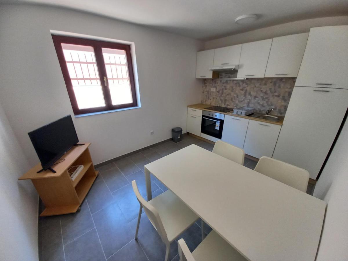 Apartments Lungo Pula Exterior photo